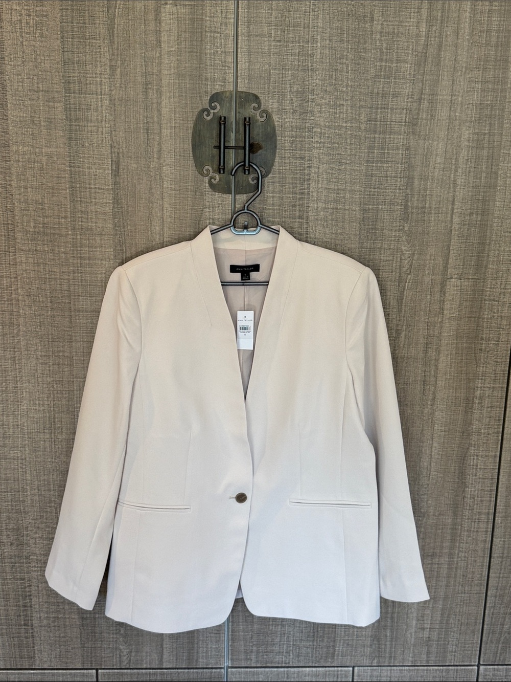 Ann Taylor The Long Collarless Blazer in Fluid Crepe - Picture 12 of 16